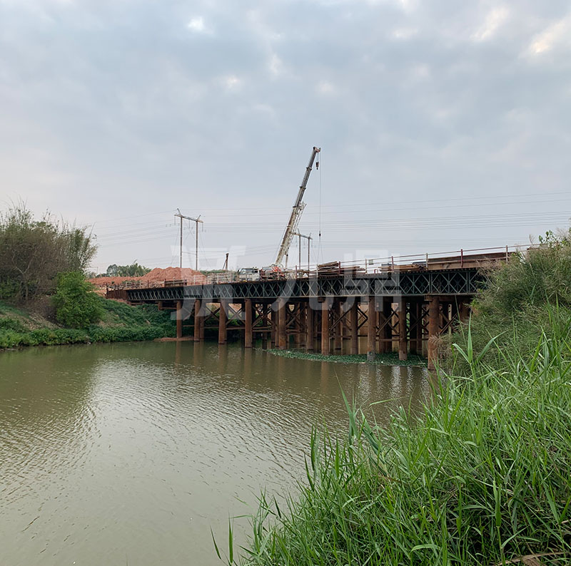 貝雷橋測(cè)量橋梁的跨中撓度